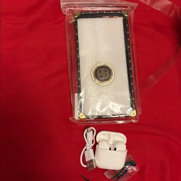 15 plus White Phone Case & Earbuds - Picture 2 of 5